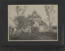 White sister's photo album from trip to Guatemala, 1927, page 8